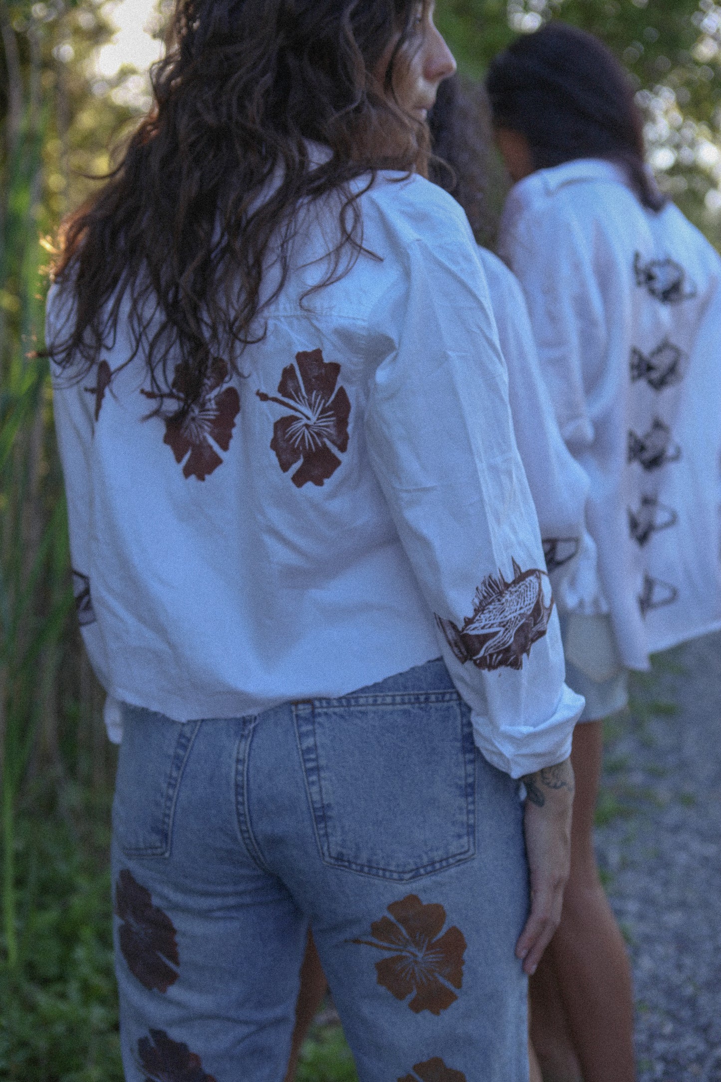 Humuhumunukunukuapua'a + Hibiscus print button down